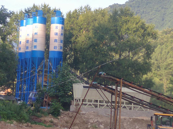 三门峡120混凝土开云手机注册-开云（中国）站设备工作现场